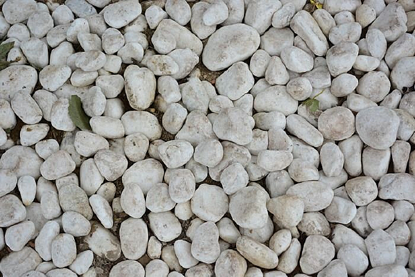 ��ɫ����ʯ