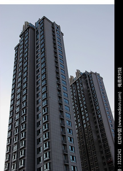 仰拍正在建设的小区楼层