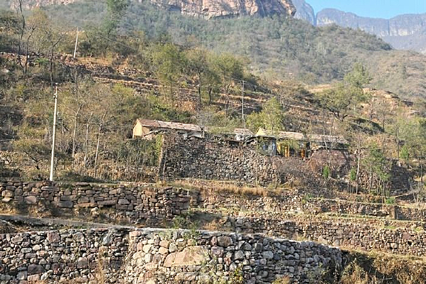 ɽ�������