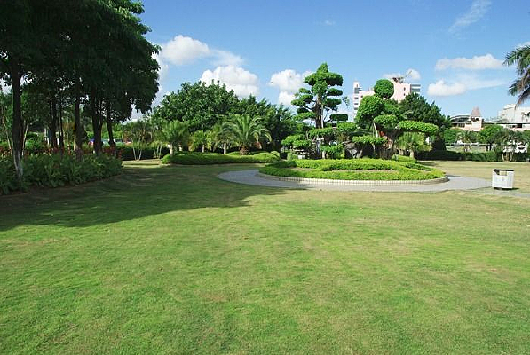 ��԰�ݵؾ�ɫ