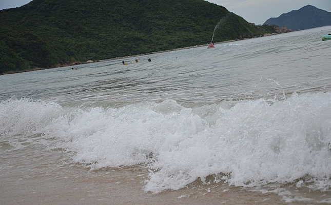 ���κ���