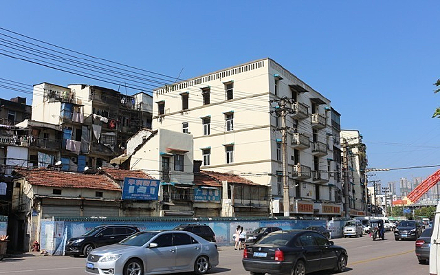 ��ɫ����