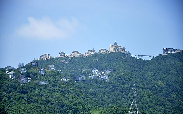 ɽ���ϵı���