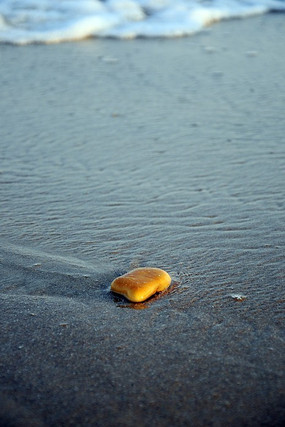 ��ɫ����ʯ