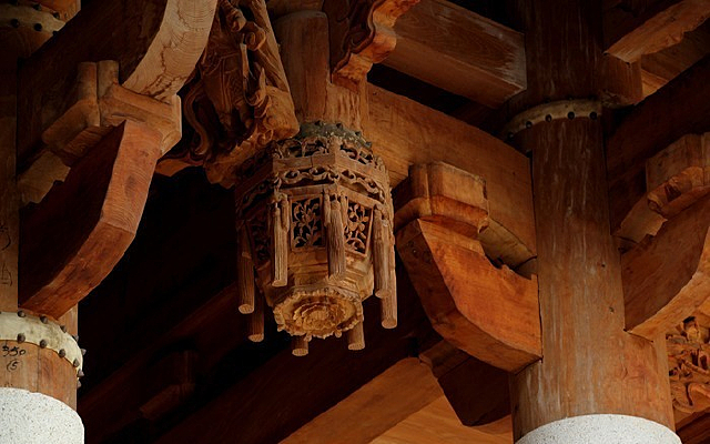 ��ɫ����