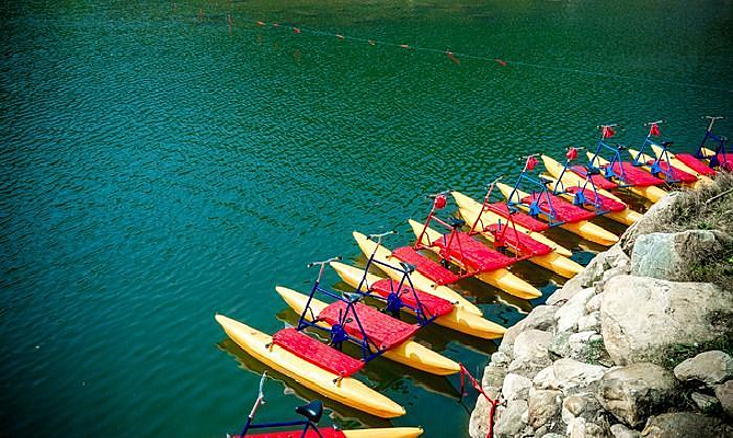 �����߻�ɫƤ��ͧ