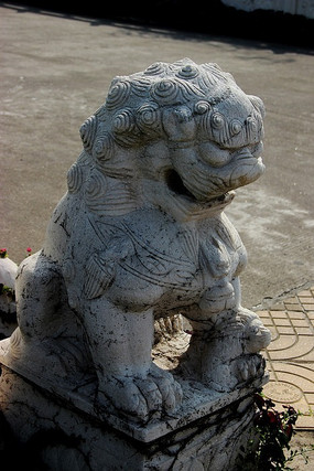 十三陵神道石像生站姿狮子正面石雕像