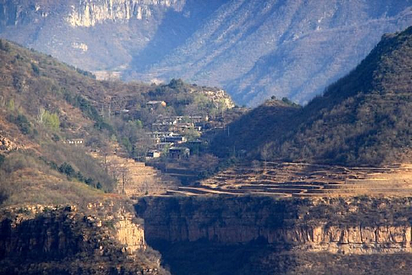 ��ɽ����˼�