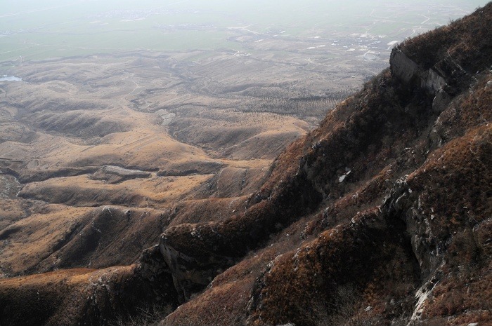 高低起伏的小山包
