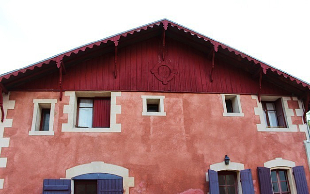 �ƺ�ɫ����