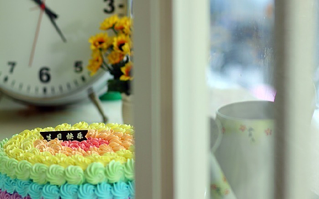 ��ɫ����