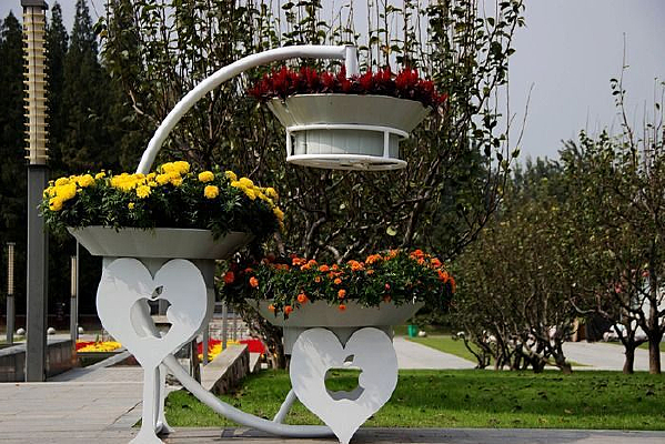 ��԰���ɫ�Ļ�