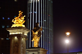 ���ź���¥