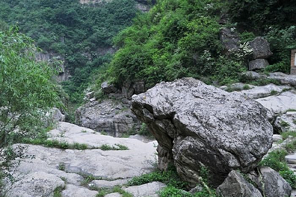 ���ι�״��ʯͷ