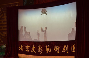 ������Ů��