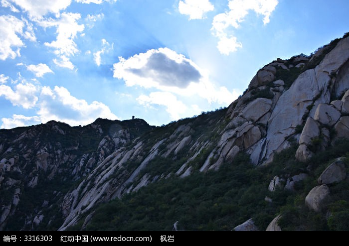 耸立的凤凰岭大山