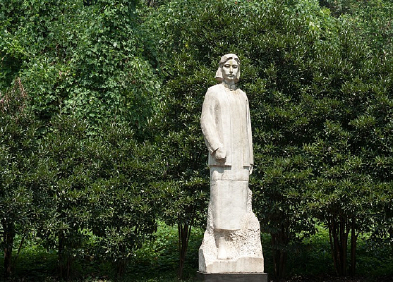 �������