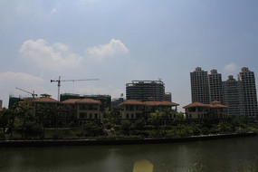 ���е�С��