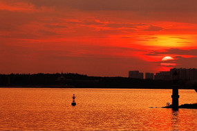 ���յ�Ϧ��