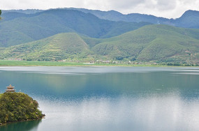 ��ɫ����