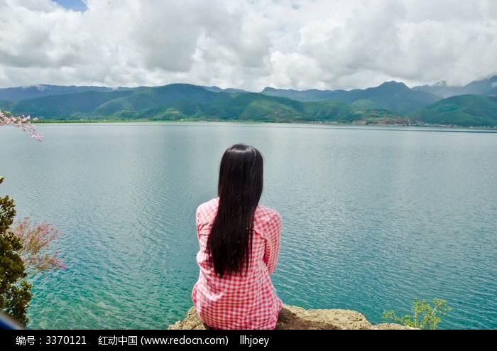 ������ʯ�Ϲ��������ɽˮ��Ů��ͼƬ