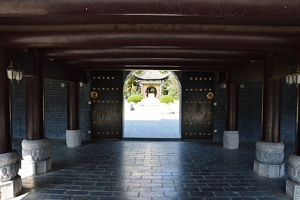 ��԰����԰