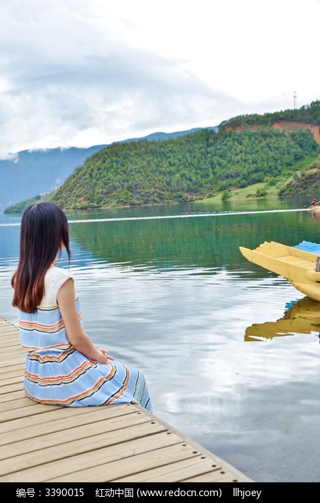 ������ͷ���ϵ�Ů��ͼƬ