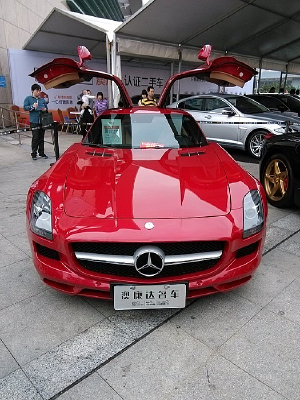 ��ɫ����