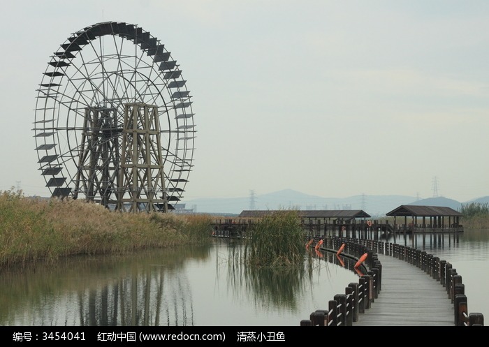 太湖公园的大水车