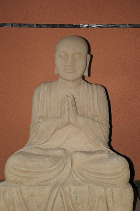 打坐的佛祖雕像