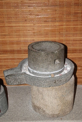 古代用具石磨展示