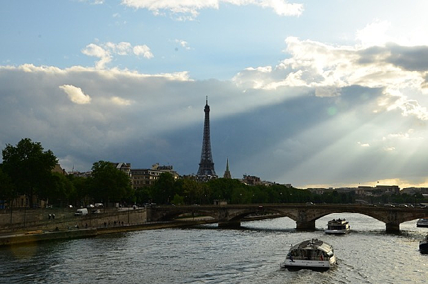 �������ɺӰ�