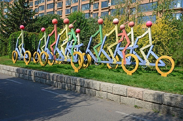 �����г����˶�Ա