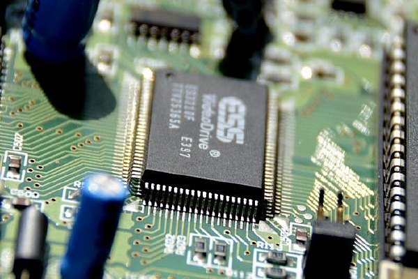 ���ɵ�·оƬ