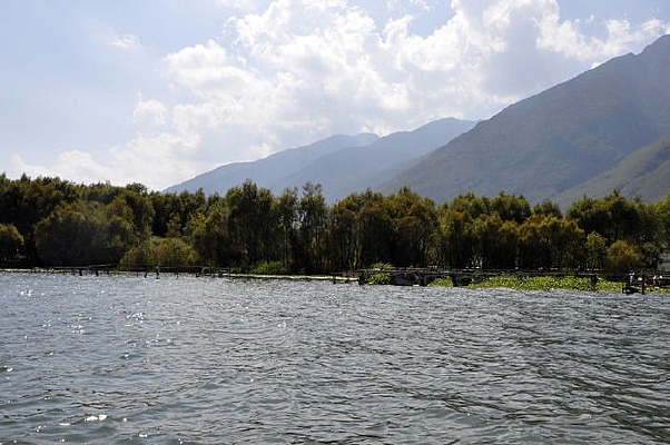 ����ɽ��������ɫ