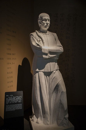 近代著名启蒙思想家严复雕像