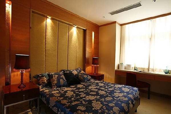 ��ɫ��̨��