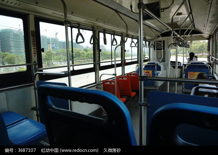 公交車內景