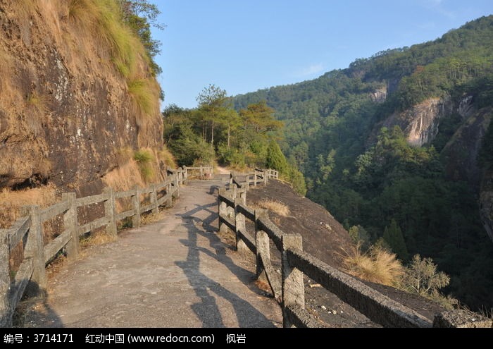 半山腰的石板小路