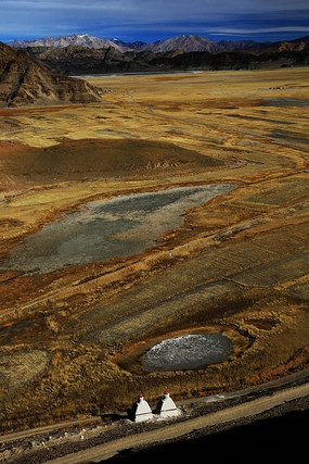 ��ɫ����