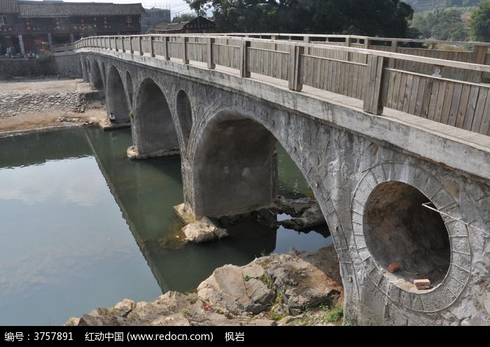 水上石拱橋