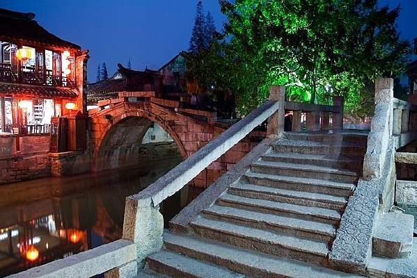 ��ׯ����ҹ��