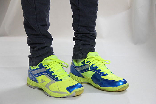 �˶�Ь����