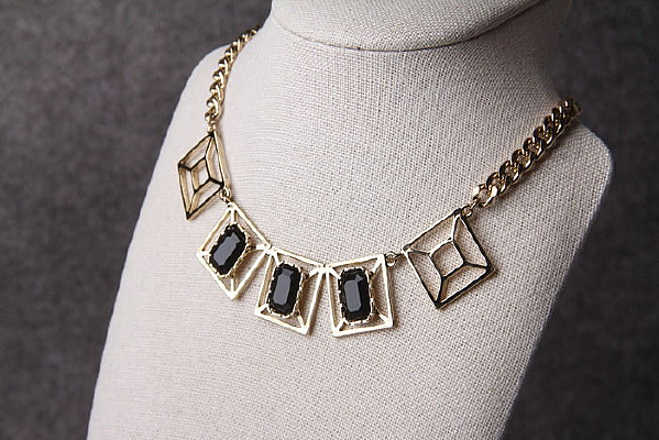 ��ɫ����