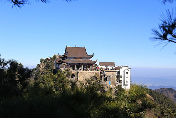 ɽ������