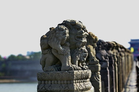 ʯ����������