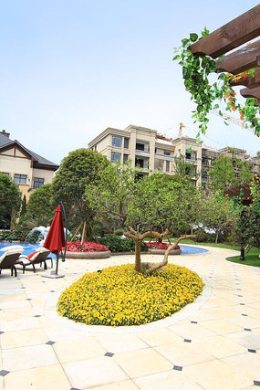 �߶˱���С��