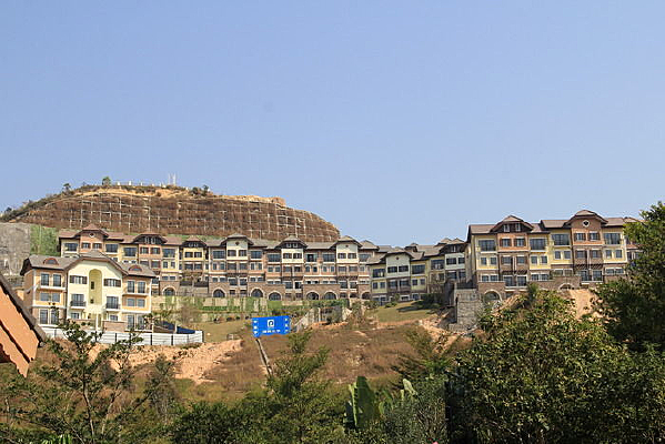 ɽ����С��