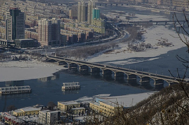 �ɻ���ѩ��