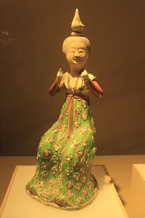 三彩胡服坐姿俑